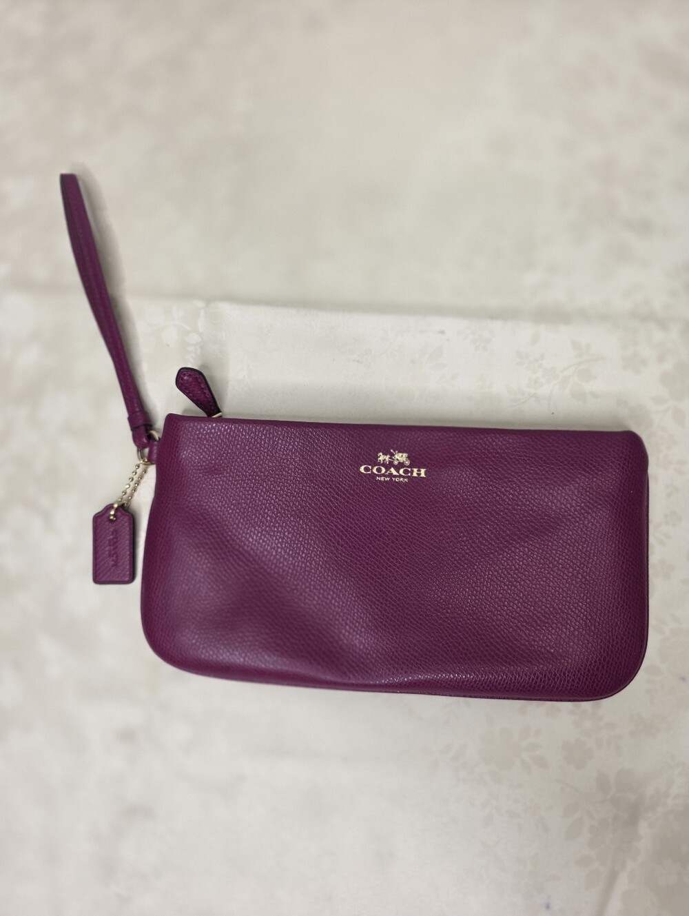 Coach Plum Pebbled Leather Large Wristlet Pouch Gold Logo 6 Card Slots